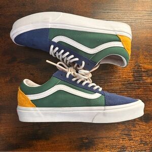 VANS Green and Blue Skate-Inspired Sneakers. M 7 / W 8.5 gently worn , like new